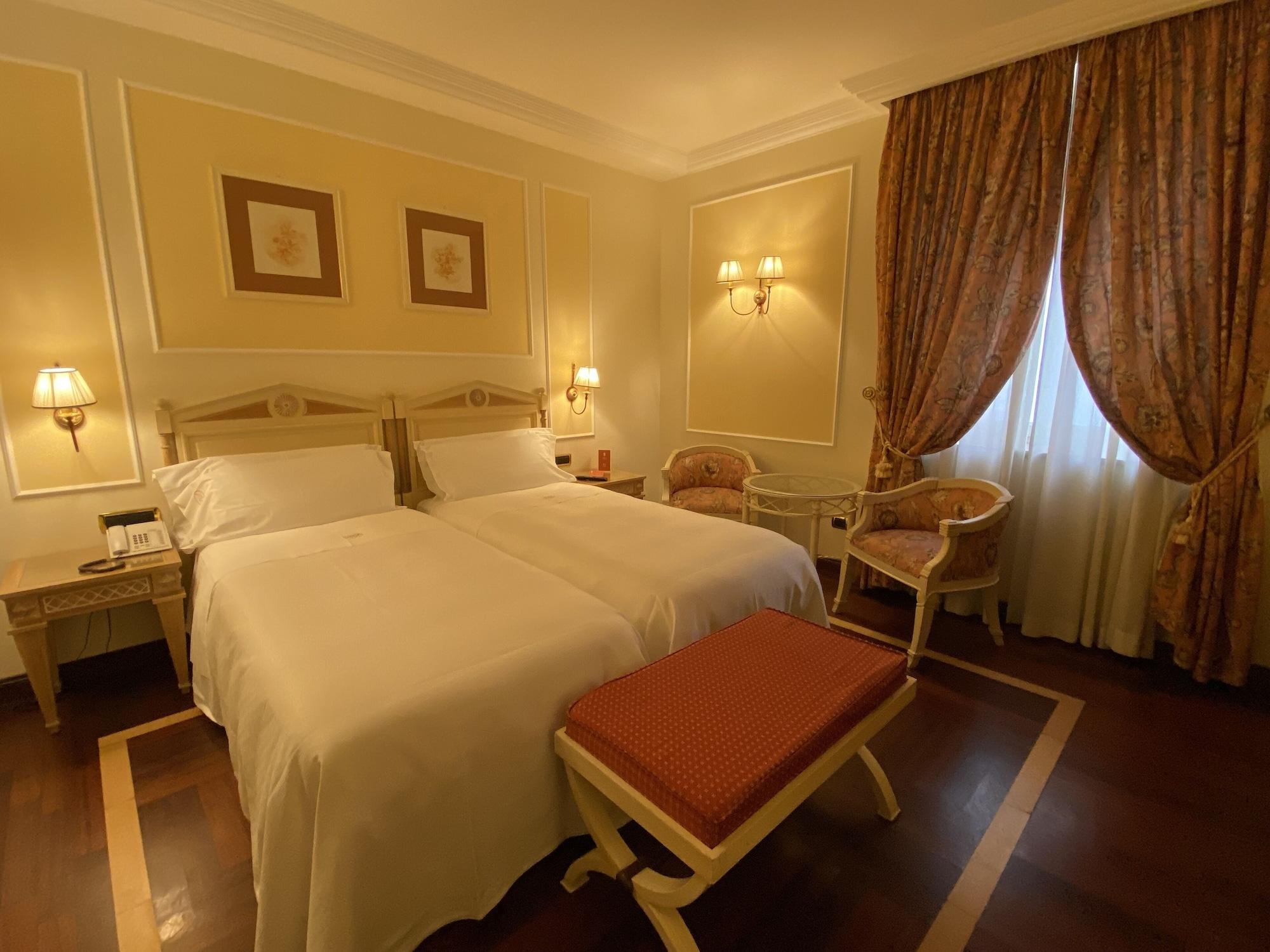 Palazzo Alabardieri Наполи Екстериор снимка