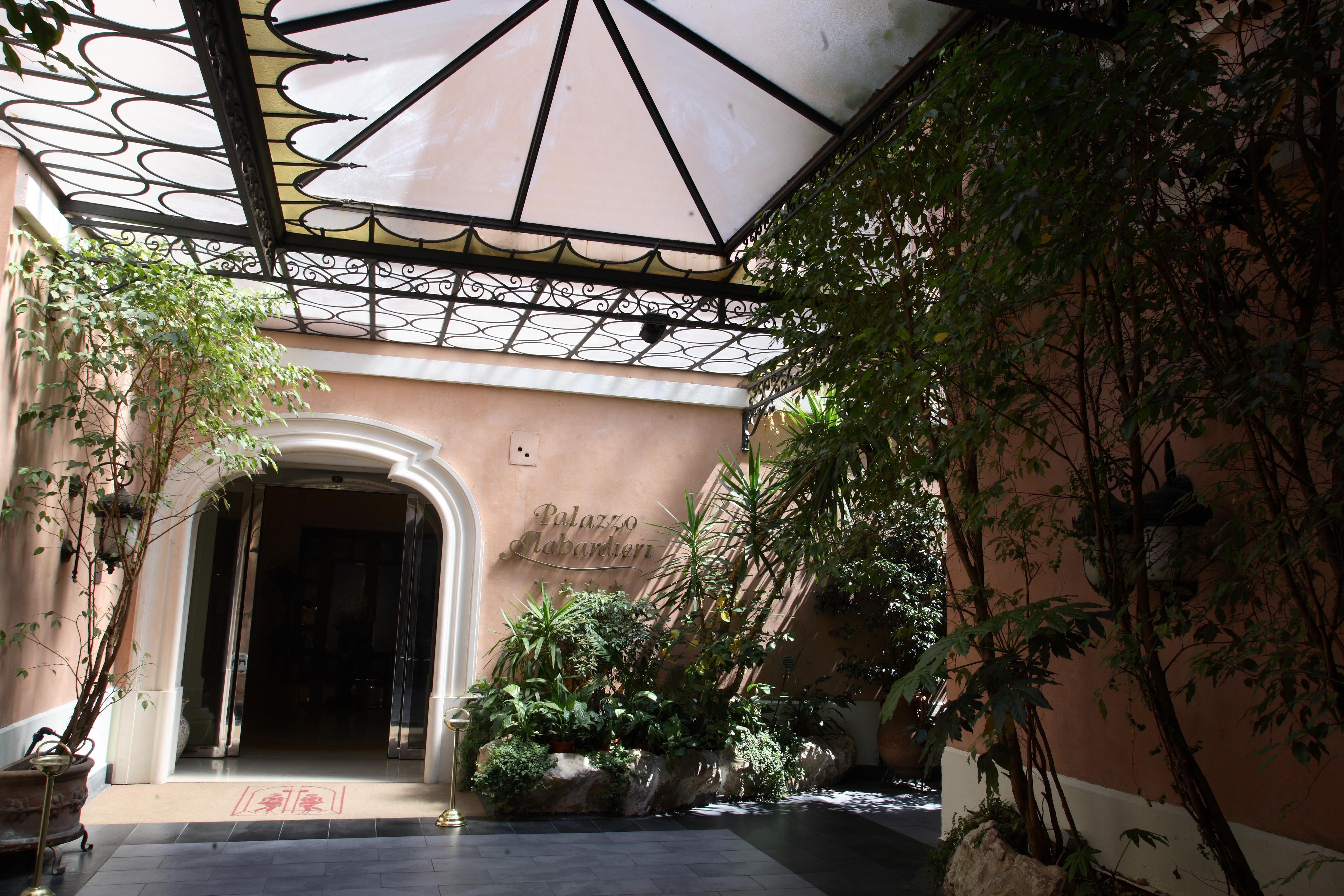 Palazzo Alabardieri Наполи Екстериор снимка