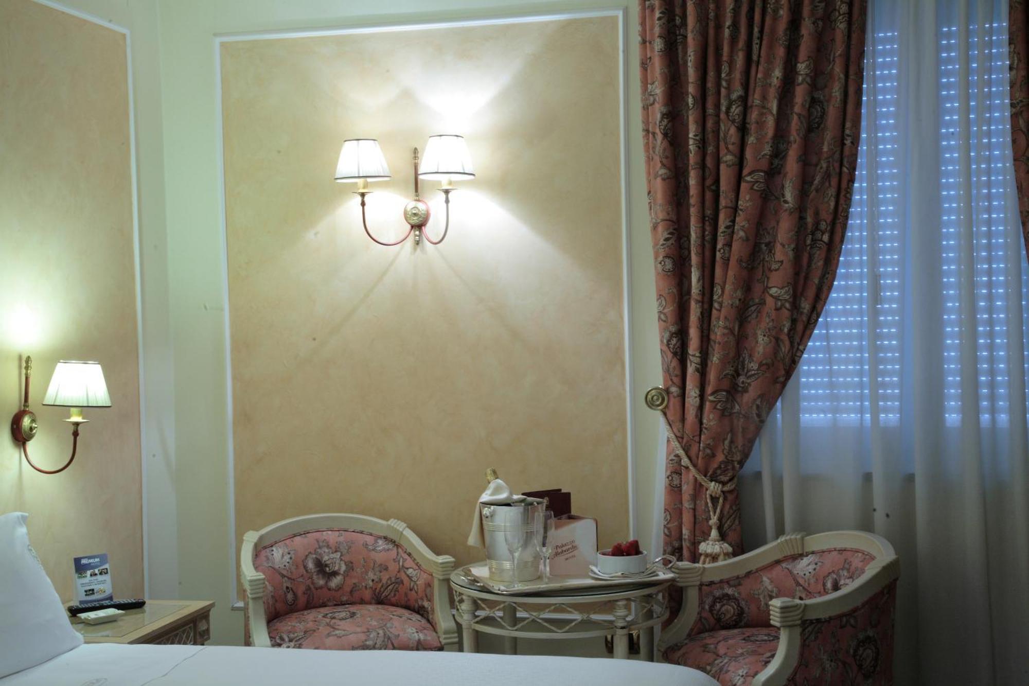 Palazzo Alabardieri Наполи Екстериор снимка
