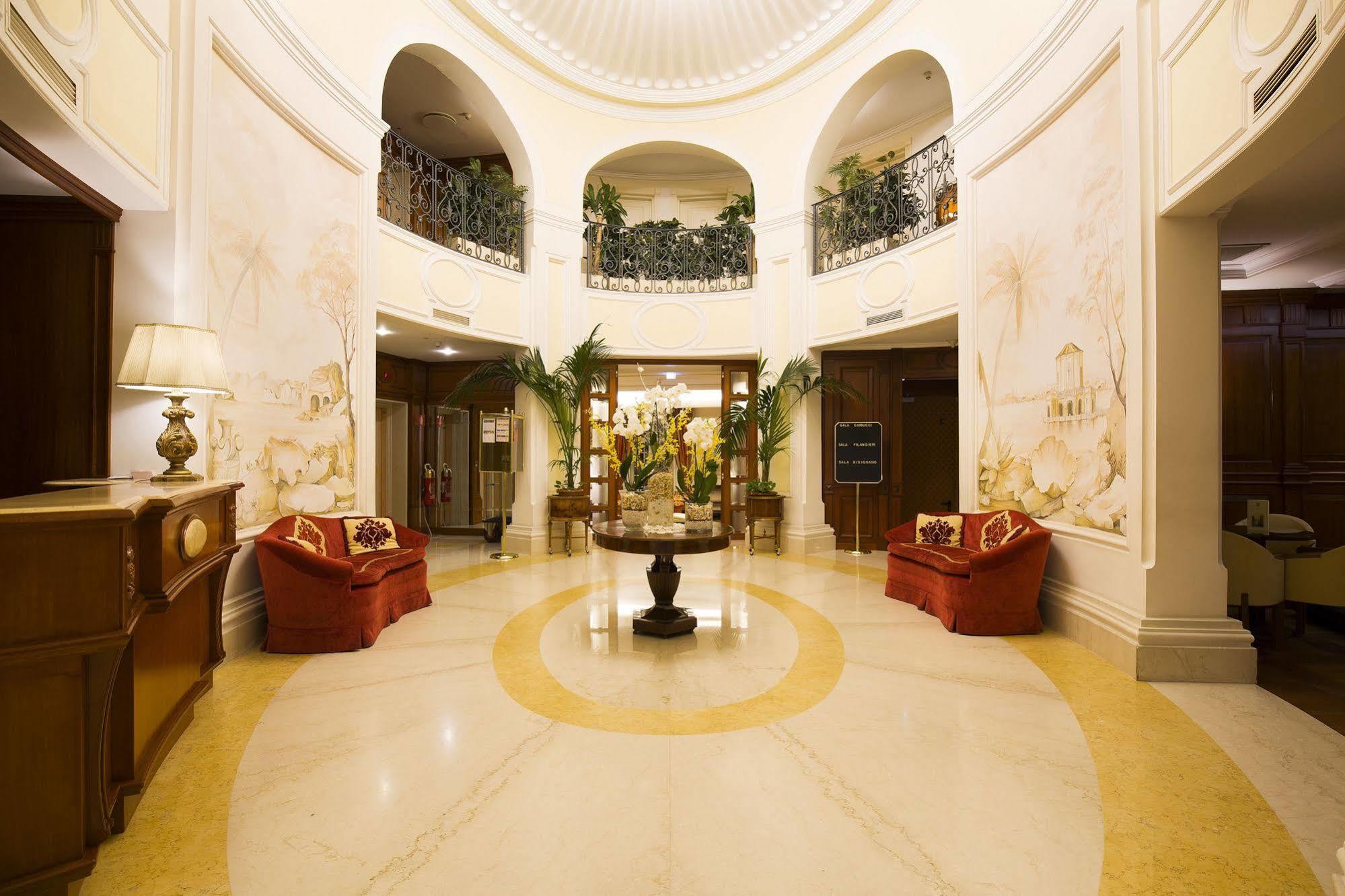 Palazzo Alabardieri Наполи Екстериор снимка