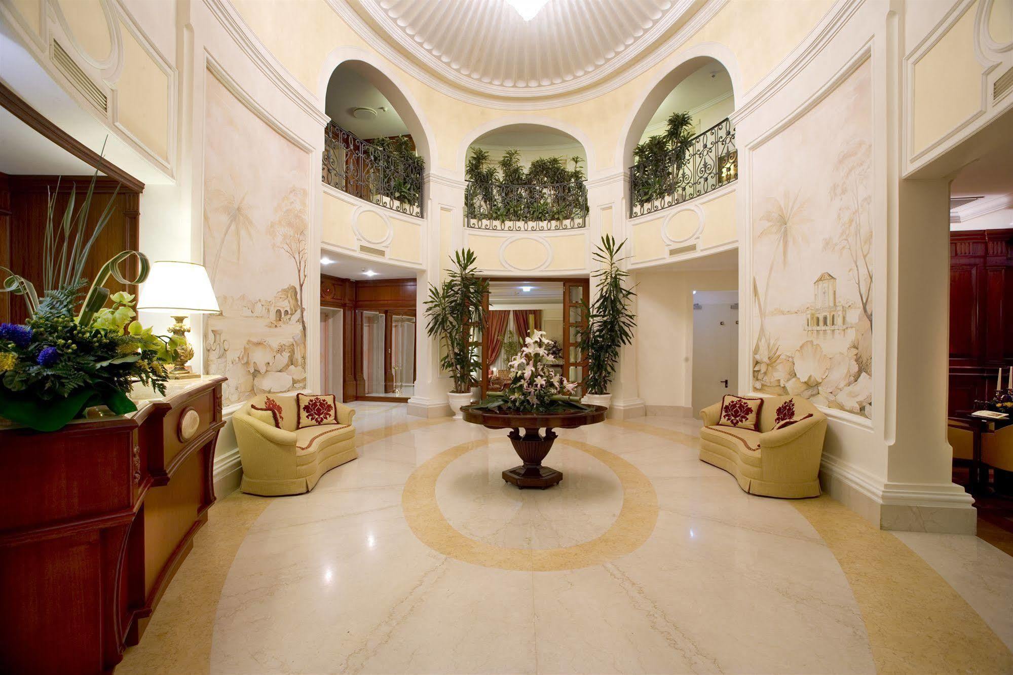 Palazzo Alabardieri Наполи Интериор снимка